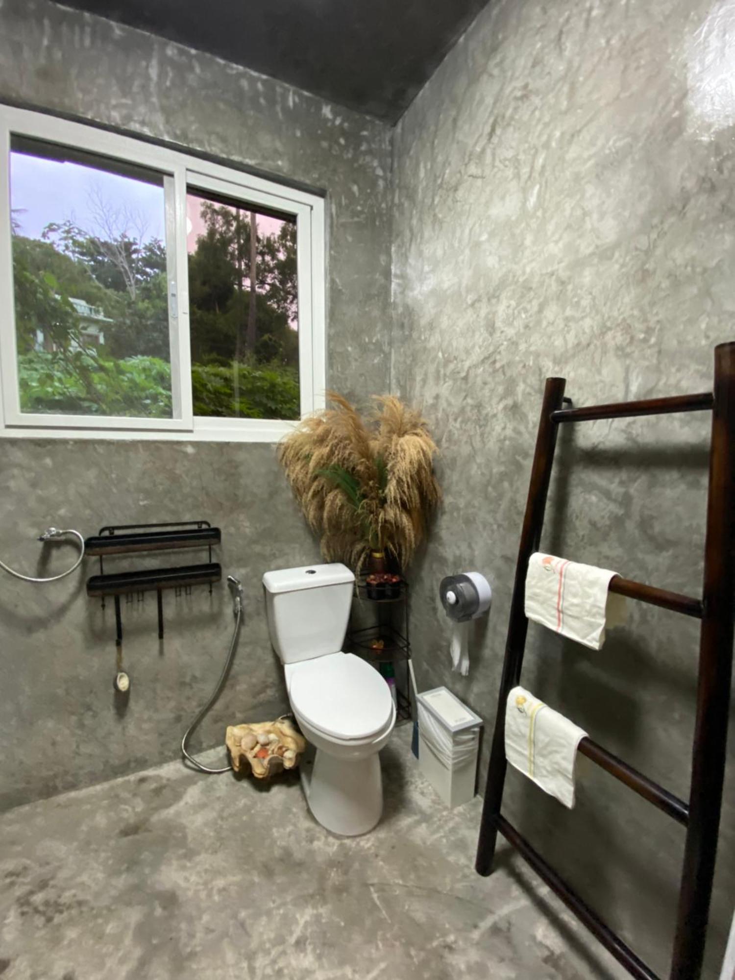 Beachfront Bungalow South Of Phuket Exterior foto